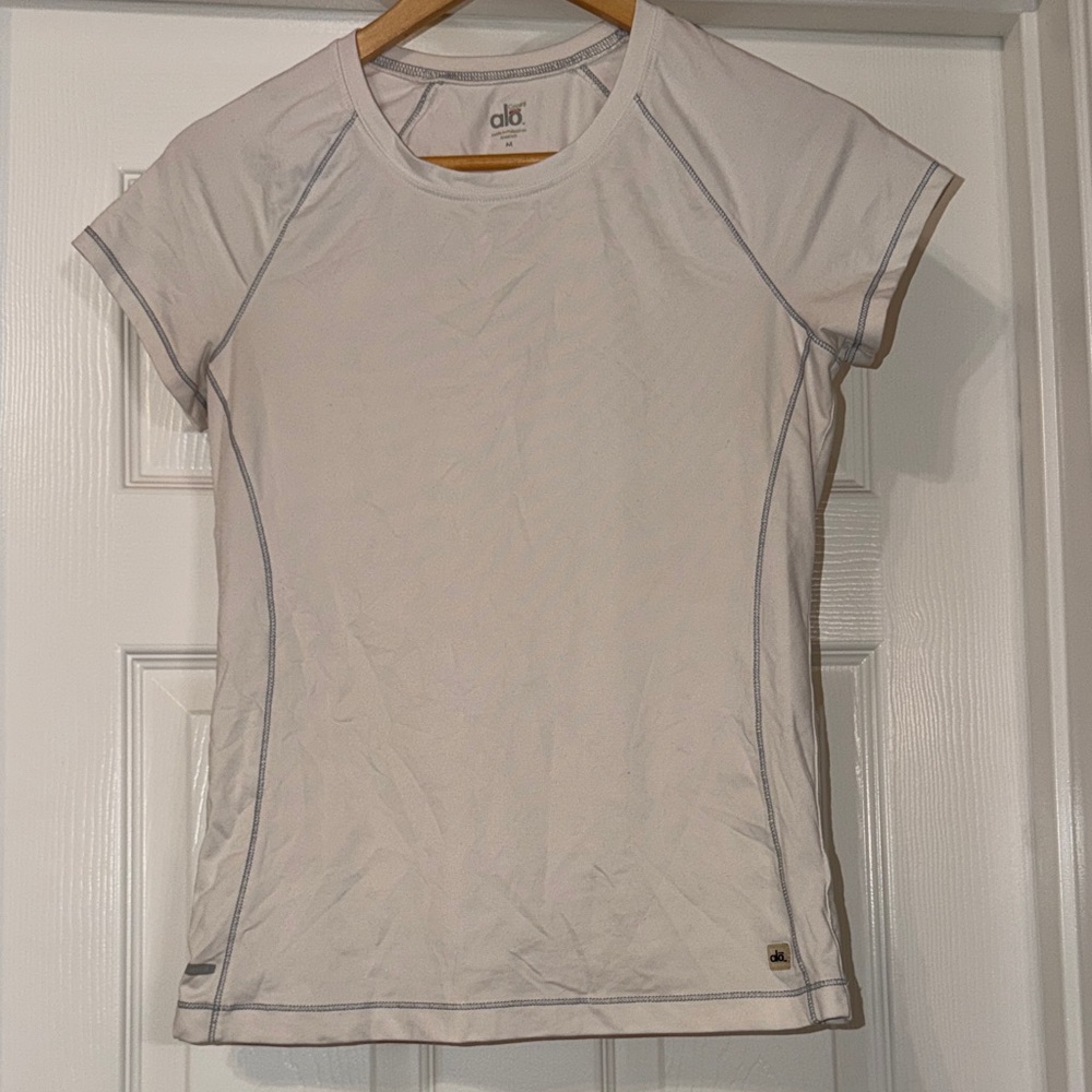 ALO Yoga Women's Cream Short Sleeve Tee